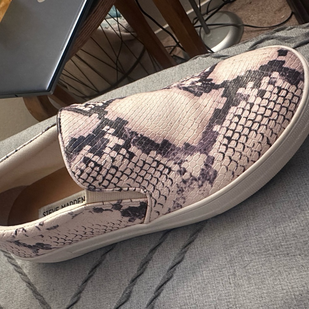 Steve Madden Pink and Black Snake Print Sneakers - Picture 5 of 13